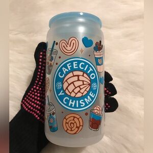 Cafecito y Chisme glass can 16oz